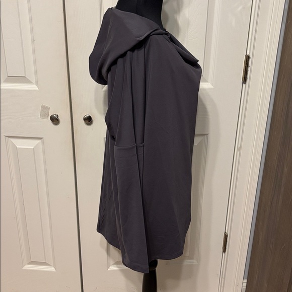 Ingrid & Isabel Maternity Active Wrap Hooded Sweatshirt - Picture 10 of 12